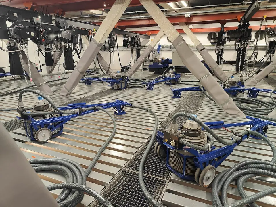 Grid-level point hoists developed by Trekwerk